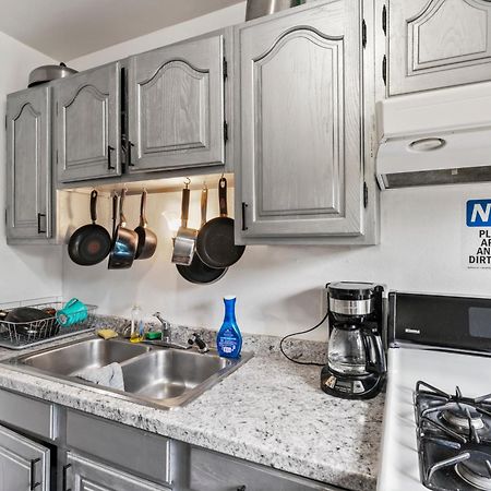 ホテル Compact But Cozy Too アンカレッジ エクステリア 写真