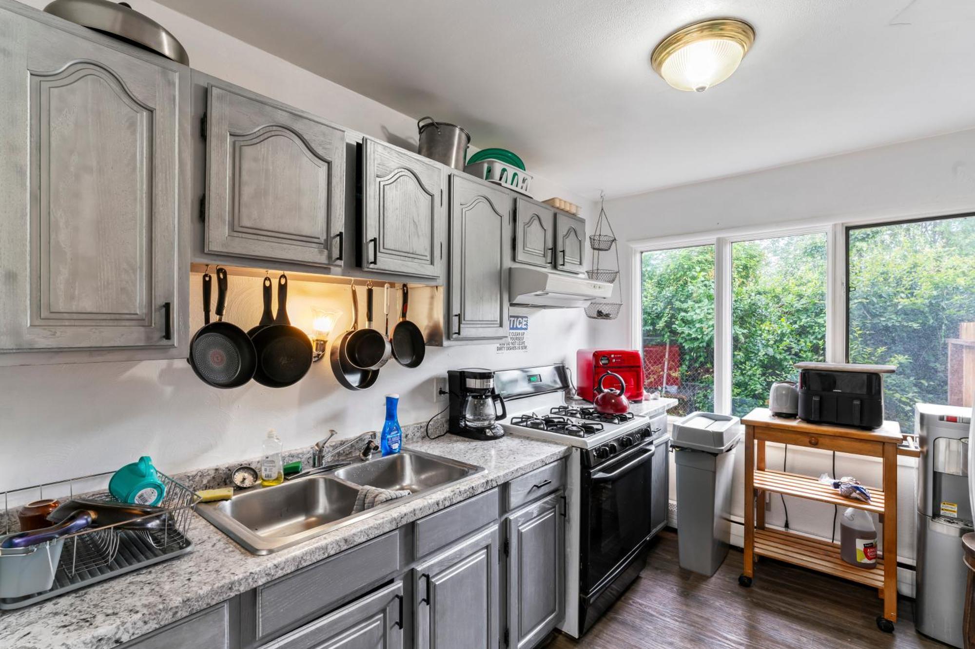 ホテル Compact But Cozy Too アンカレッジ エクステリア 写真