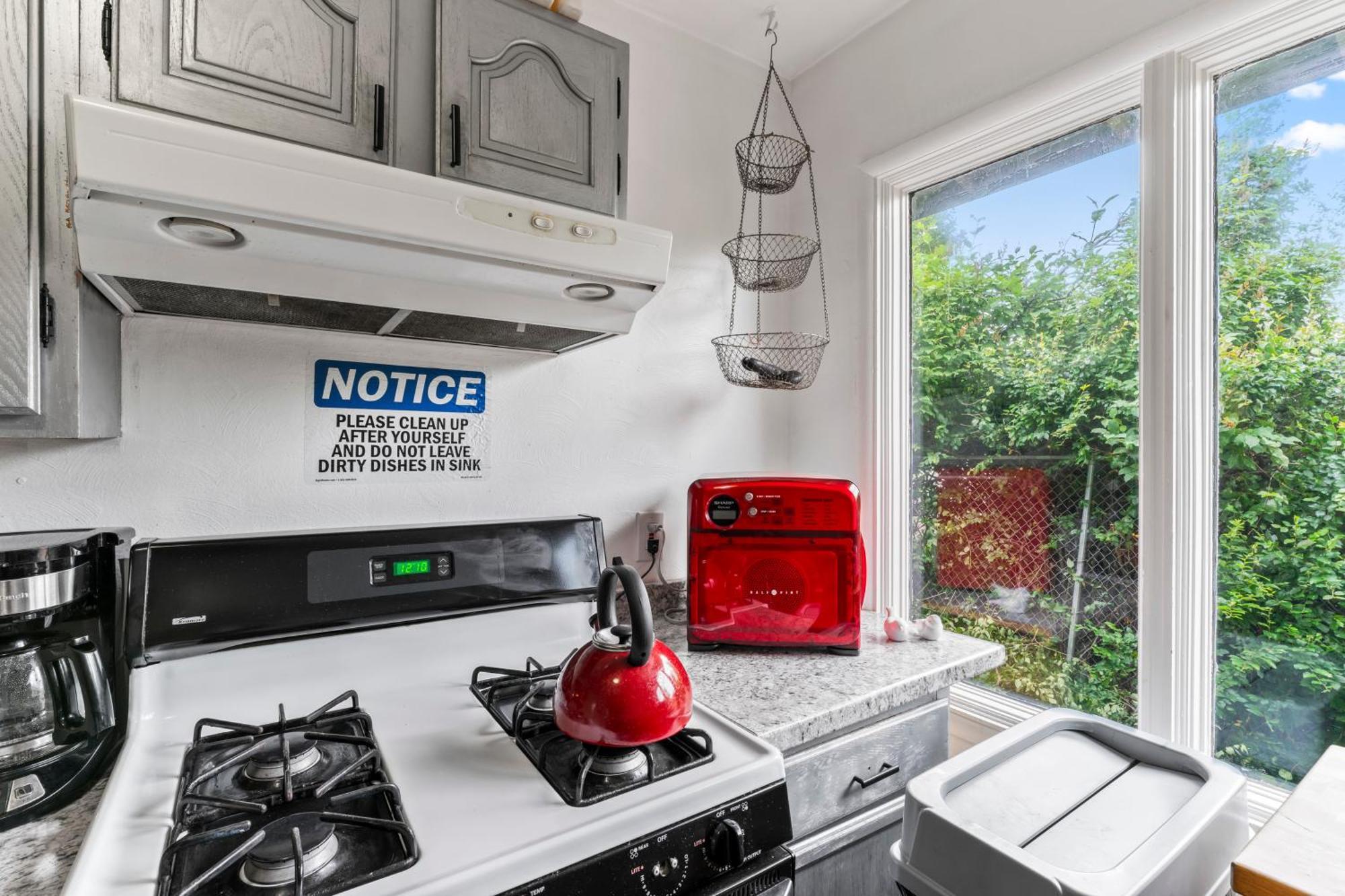 ホテル Compact But Cozy Too アンカレッジ エクステリア 写真