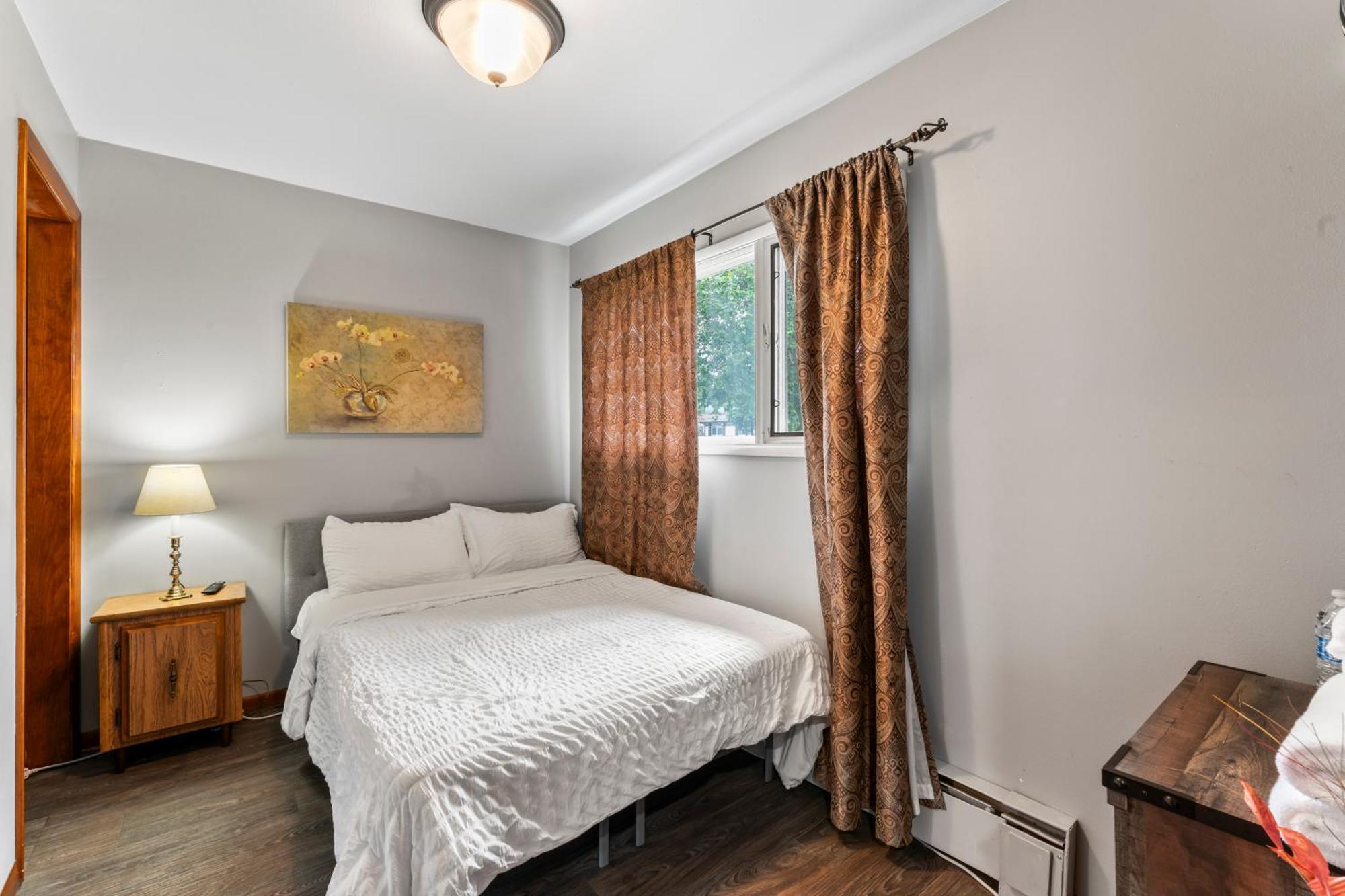 ホテル Compact But Cozy Too アンカレッジ エクステリア 写真